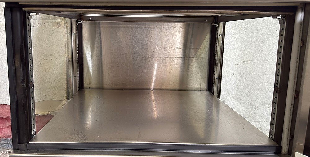 3 Door 23″W x 35″H x 22.75″D 304 Stainless Steel Desiccator/Cabinet N2 10+ cu.ft