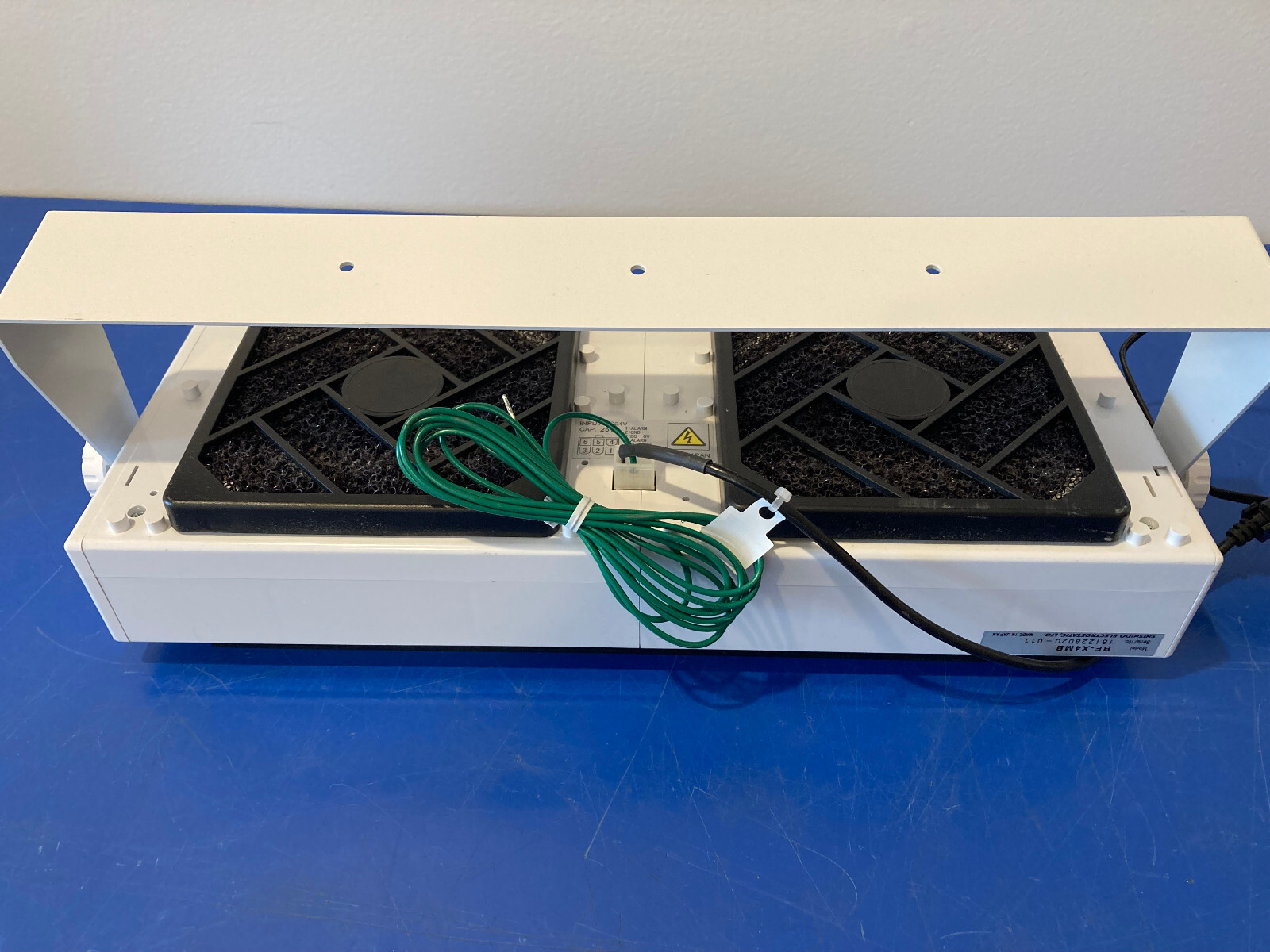 14969 Shishido Electrostatic BF-X4MB winstat Air ionizer about 15″ long 120volt