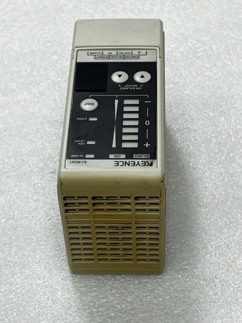 Keyence SJ-M201 24VDC 450mA Static Eliminator Control Unit Used