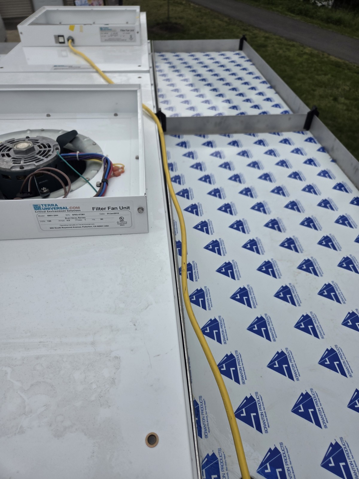 Terra Universal Aluminum/Stainless Mobile Cleanroom 6x8x7, 2 HEPAs, Used See Ad