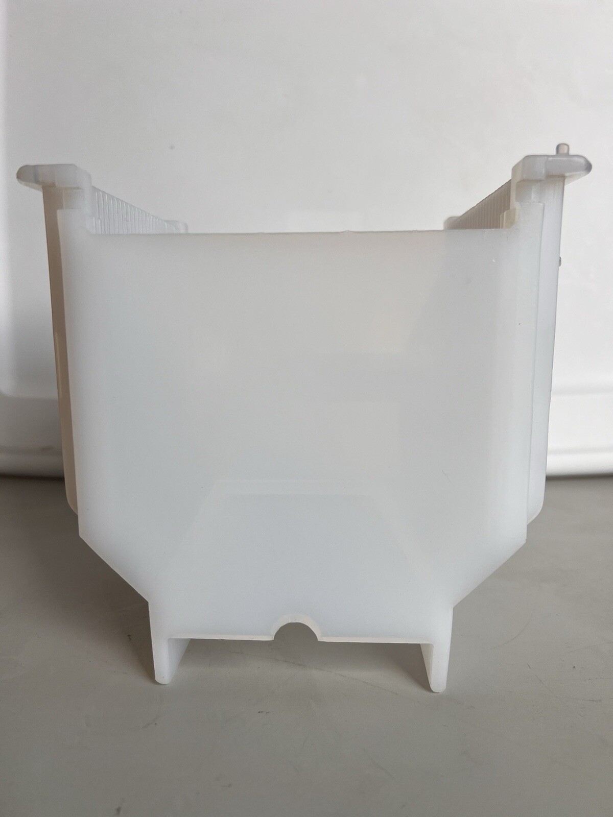 150mm PFA low-profile wafer carrier for processing Manufactured by Fluoroware,