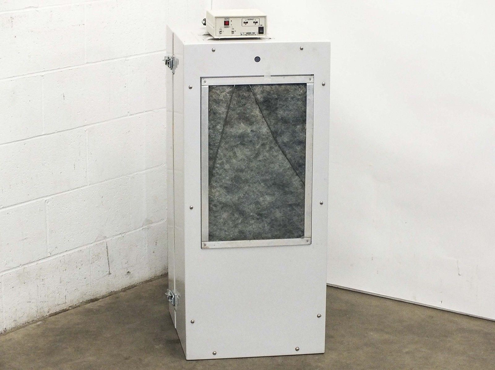 Hugle Electronics Laminar Flow Hood Blower 200VAC 3-Ph with Dual Ionizer Bar 430