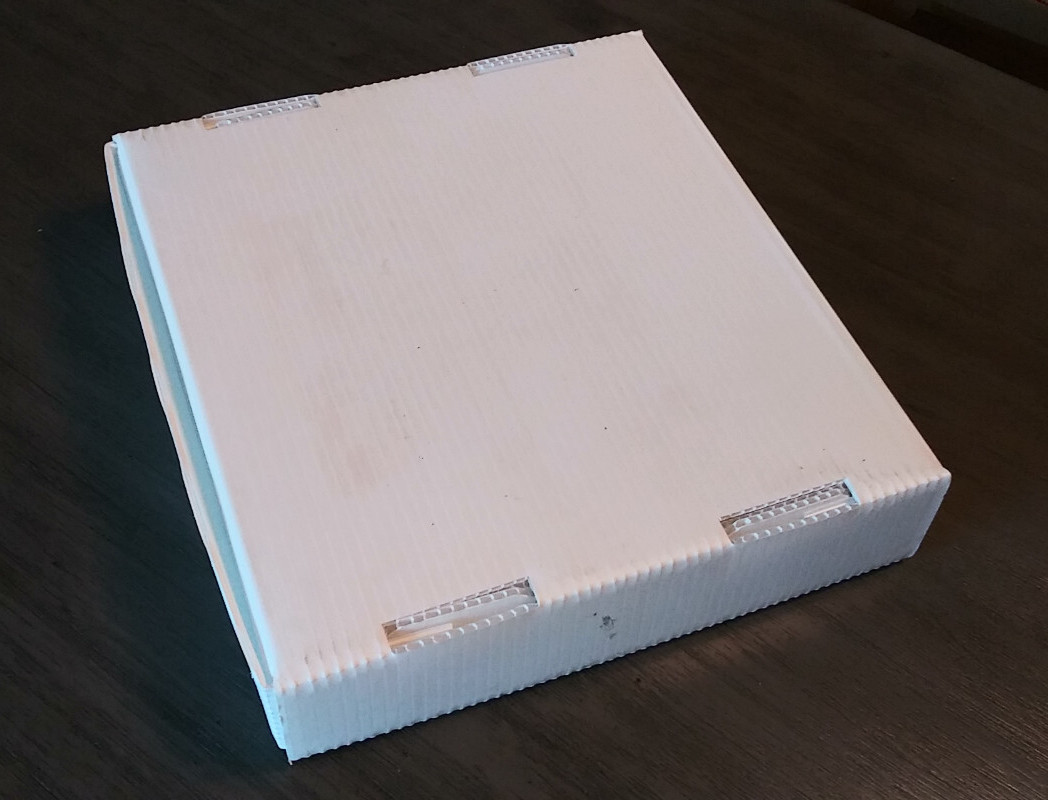 Corrugated Plastic Cleanroom Box – White – 13.5″ x 12.5″ x 2.75″ – 11oz – Used
