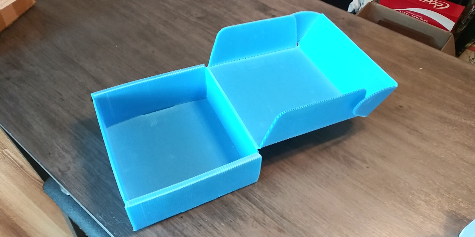 Corrugated Plastic Cleanroom Box – Blue – 9″ x 8″ x 3″ – 6oz – Used