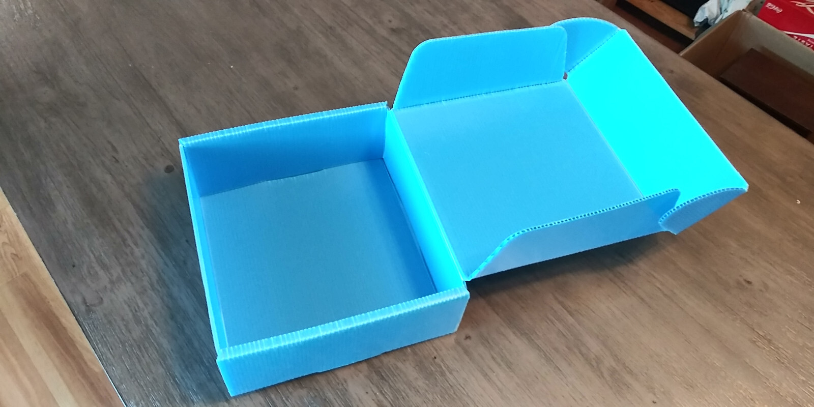Corrugated Plastic Cleanroom Box – Blue – 9″ x 8″ x 3″ – 6oz – Used