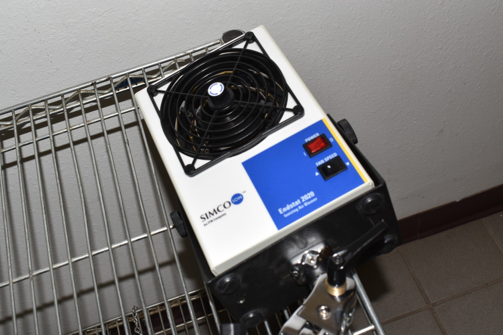 SIMCO ENDSTAT 2020 Portable Ionizing Air Blower w/ adjustable stand (TJD94)