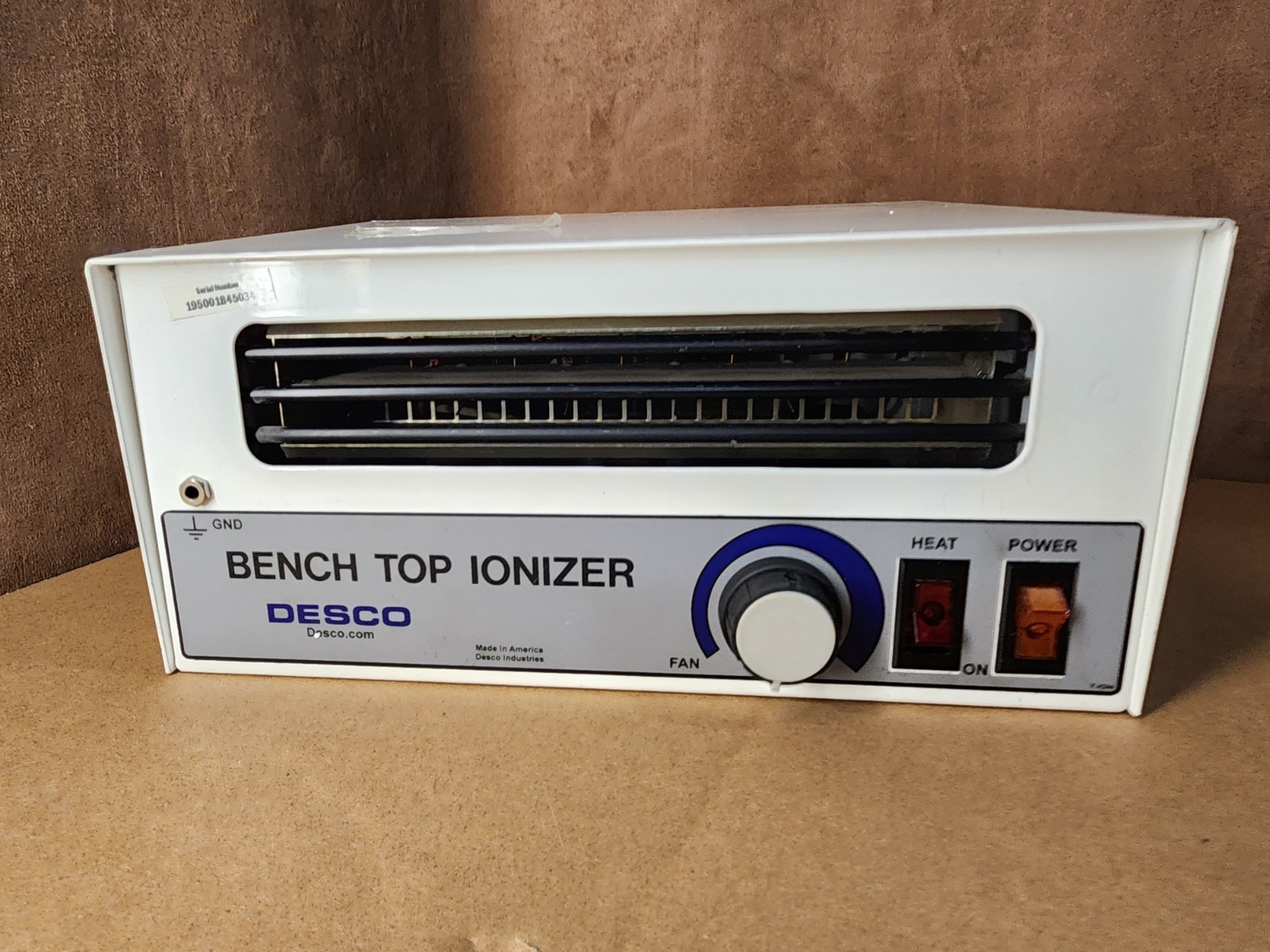Desco 19500 Bench Top Ionizer 120 VAC