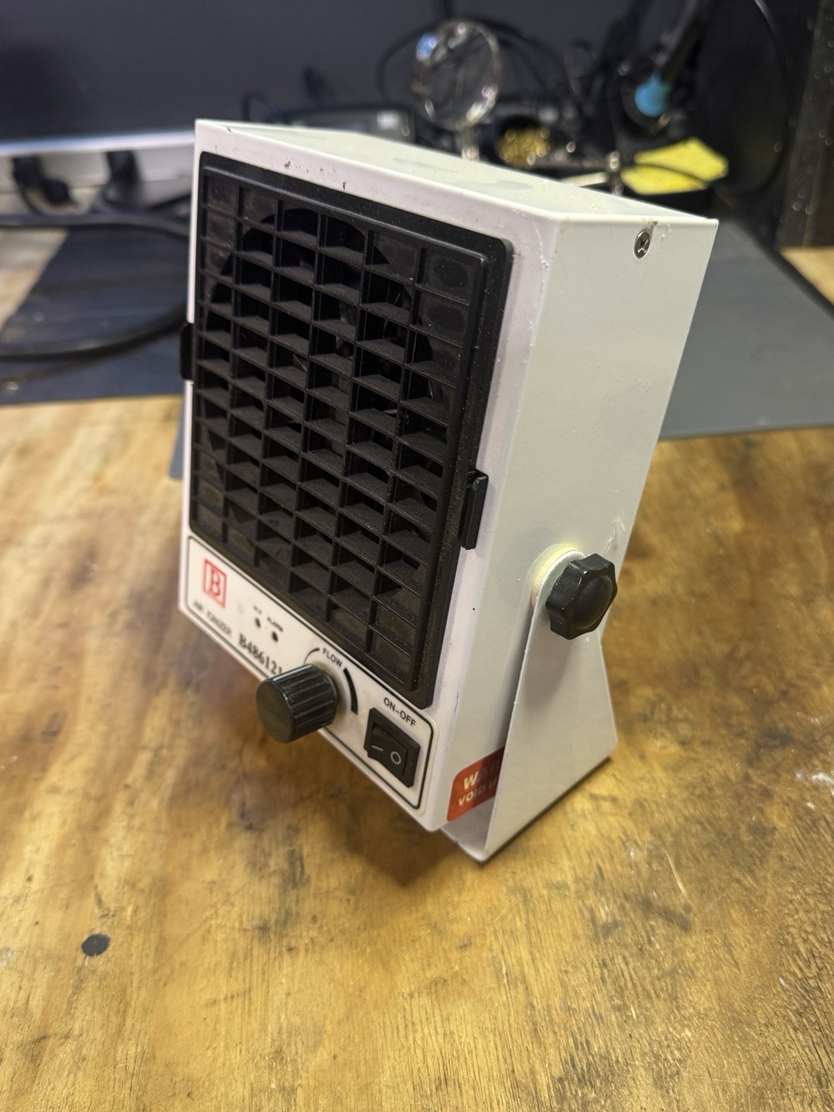 Botron Bench Top Air Ionizer B486121 Ionizing Air Blower