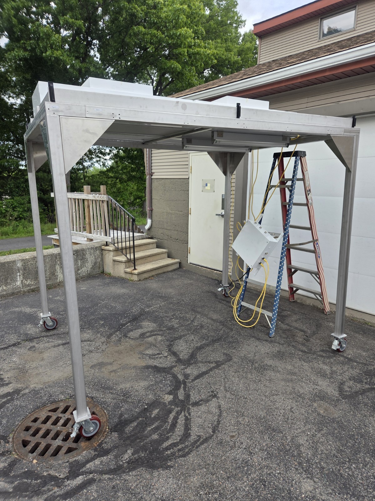 Terra Universal Aluminum/Stainless Mobile Cleanroom 6x8x7, 2 HEPAs, Used See Ad