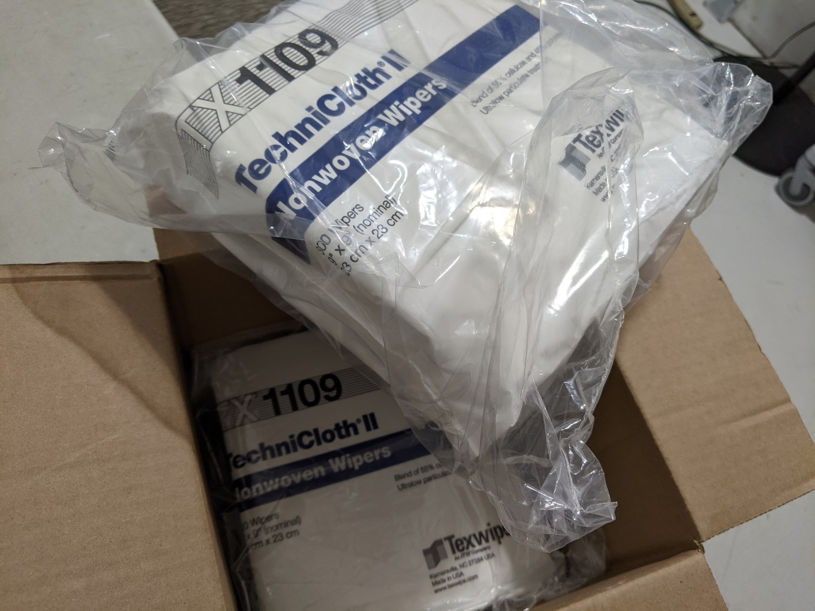 TEXWIPE TX1109 TechniCloth II Cleanroom Wipers 9×9 600 Ct (2×300) Sealed