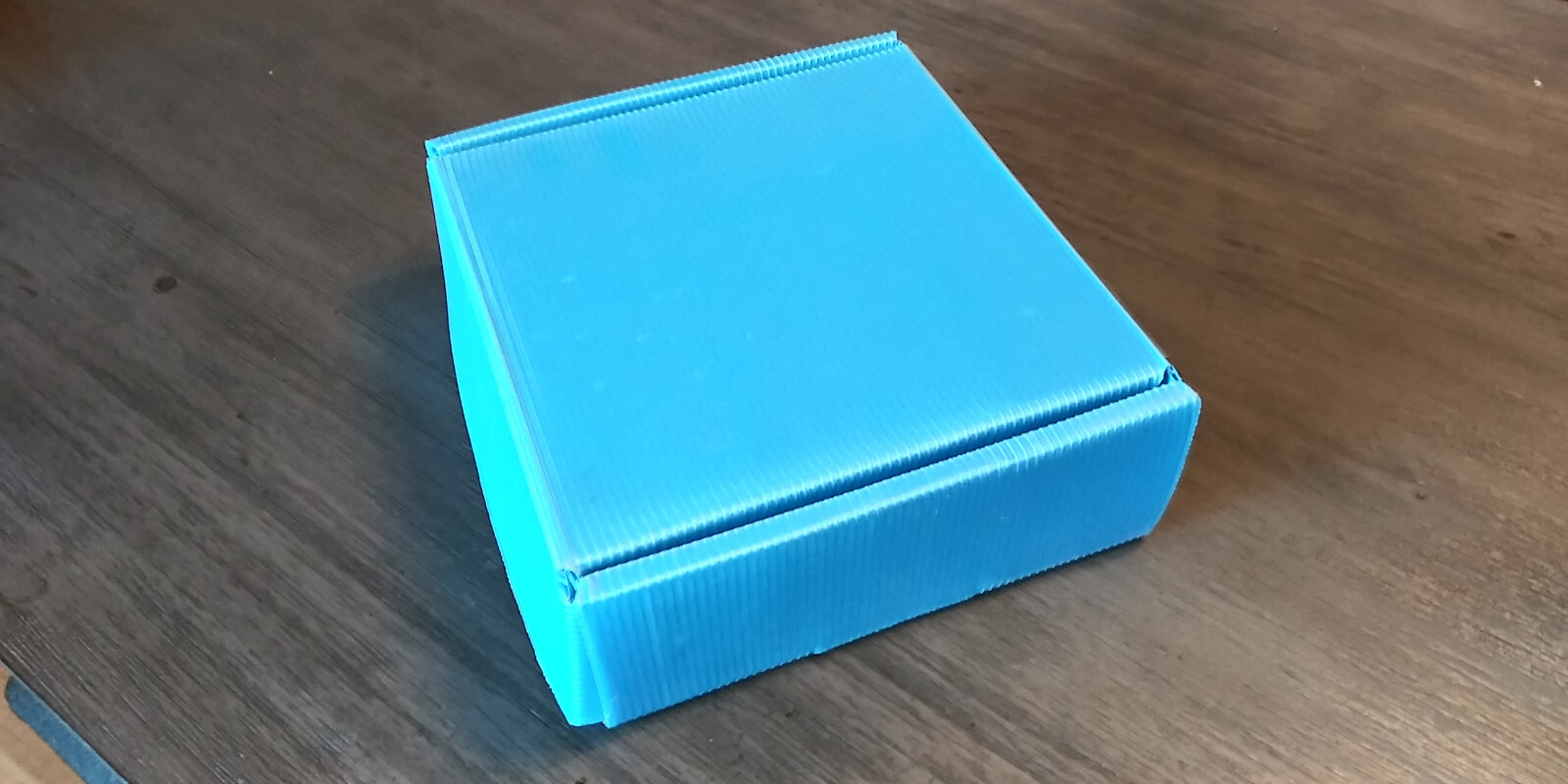 Corrugated Plastic Cleanroom Box – Blue – 9″ x 8″ x 3″ – 6oz – Used
