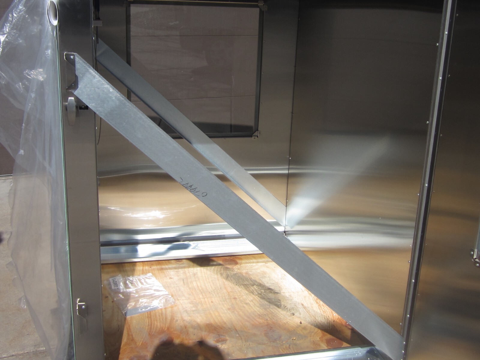 CLEAN AIR PRODUCTS CAP 18 FLOOR MOUNTED PASS THRU STAINLESS STEEL 42 X 60 X 54D