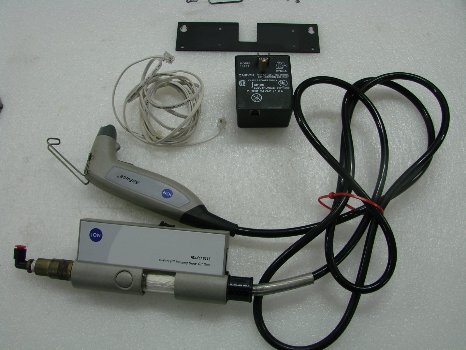 ION AIRFORCE 6115 IONIZING AIR GUN with Power Supply, Cable & Fixtures in Full
