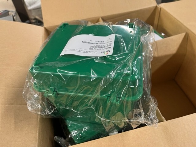 ENTEGRIS 150 mm (6 “) Wafer Storage Box, E90-102-0605, GREEN, NEW. LOT OF 4