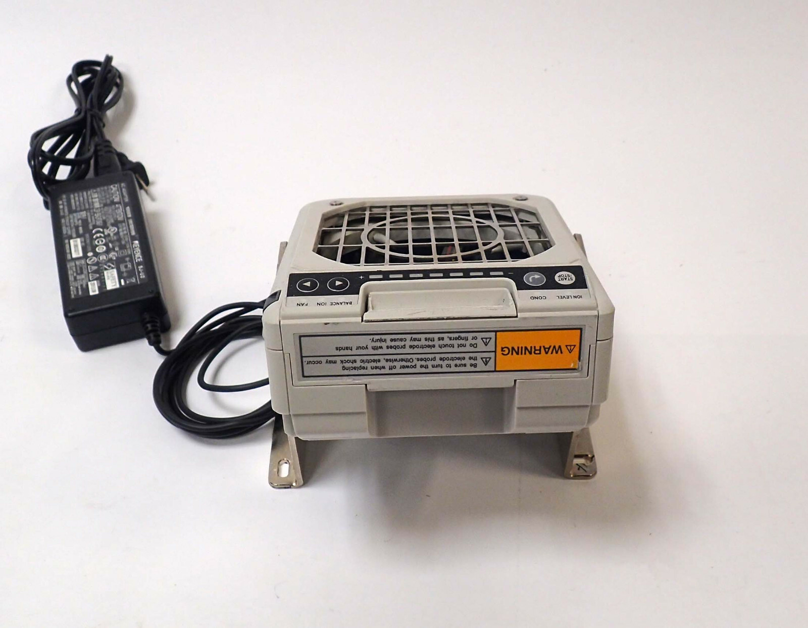 KEYENCE SJ-F031 HIGH-SPEED / LONG DISTANCE STATIC ELIMINATOR BLOWER 24VDC TESTED