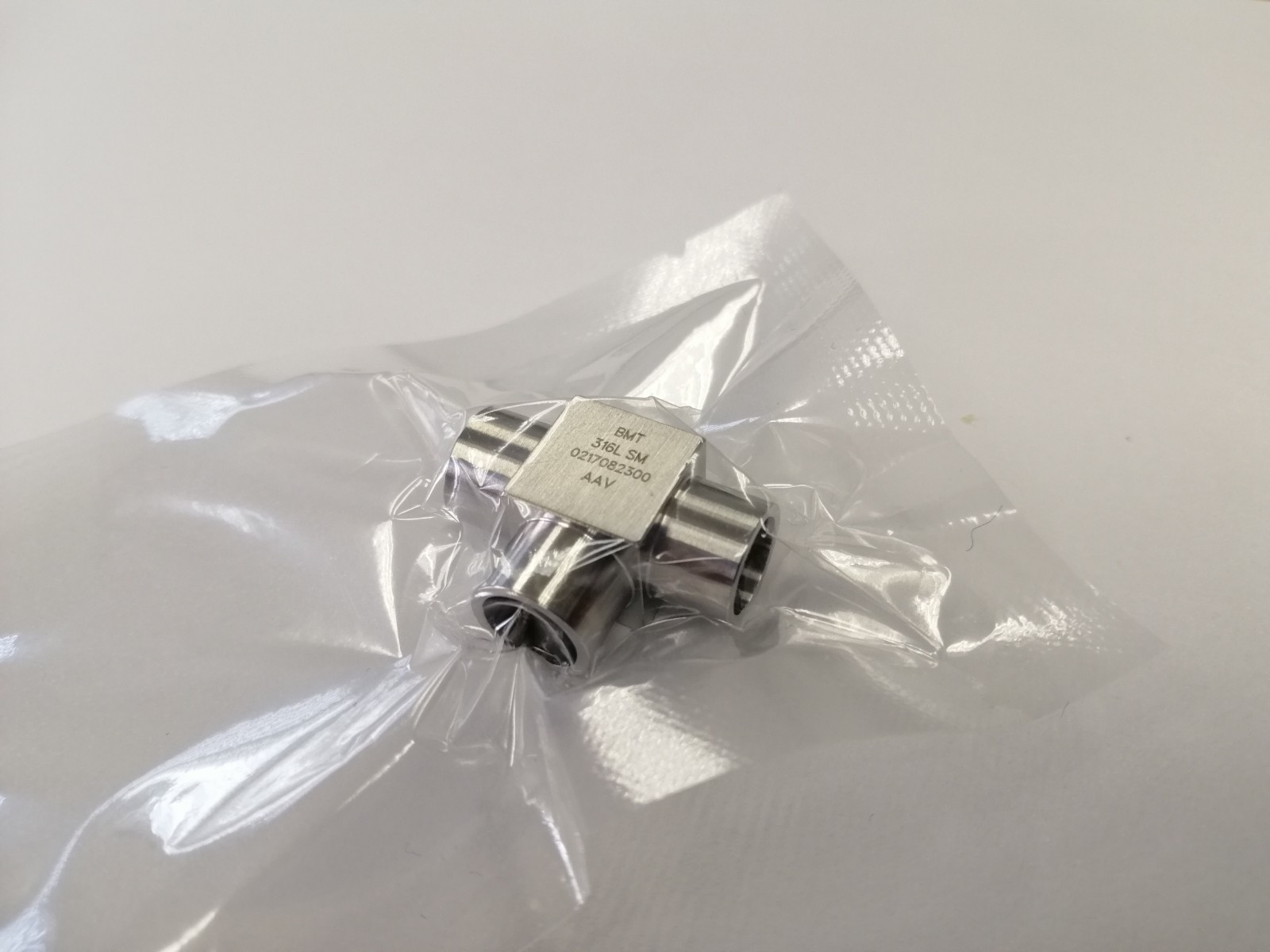 Superlok 3/8″ MicroFIT Weld UNION TEE (similar to Swagelok 6LV-6MW-3) LOT of 5