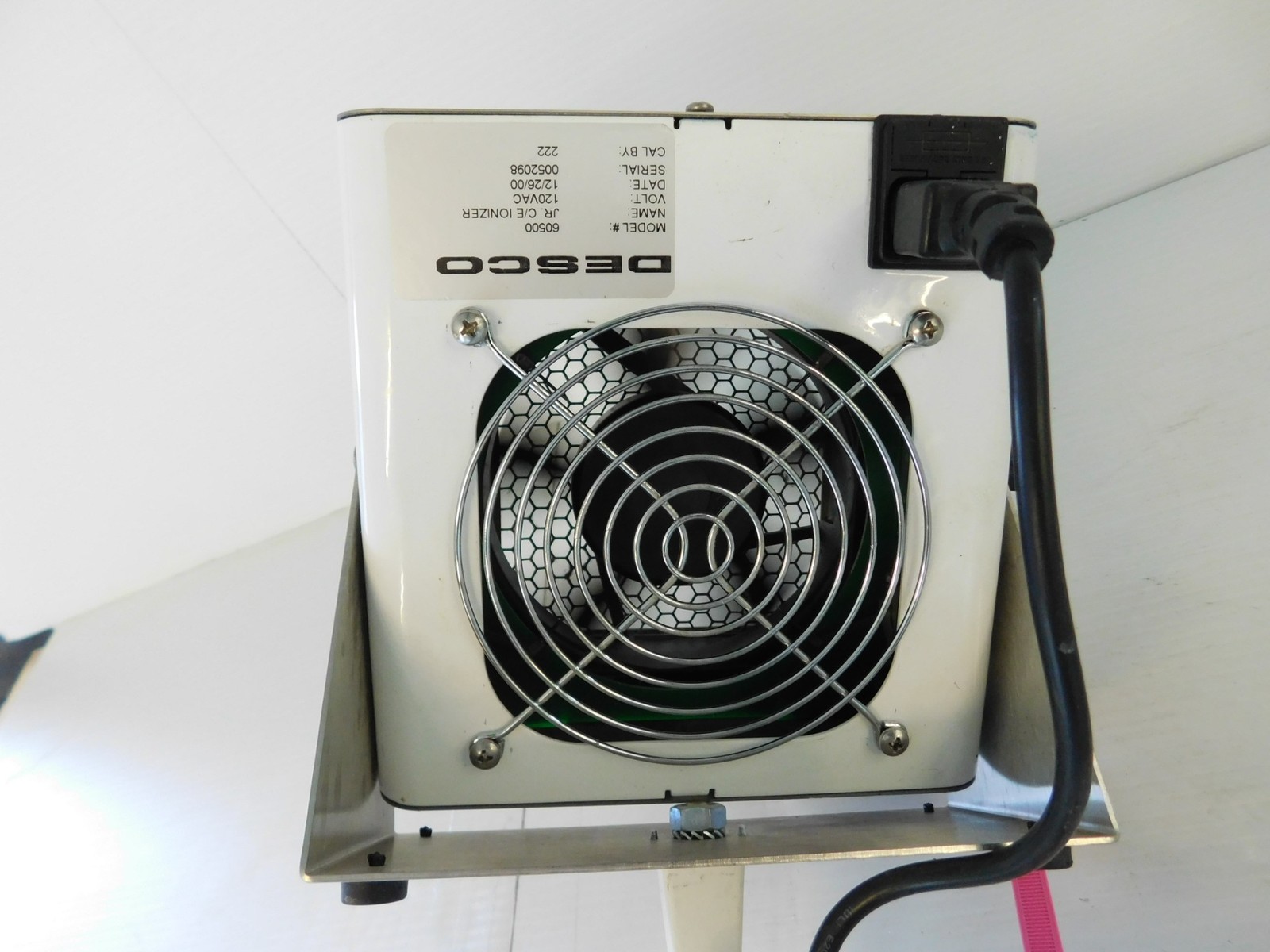 Desco 60500 ChargeBuster High Output Ionizer w/ EXTENSION ARM (QXG85)