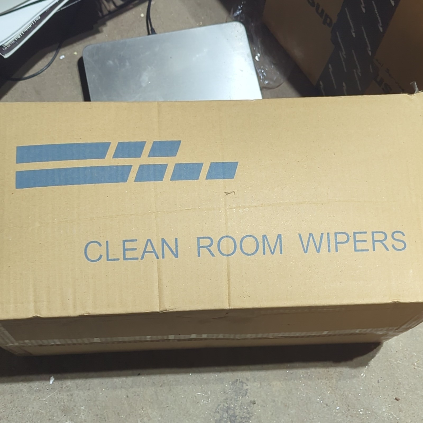 hundreds pieces of Cleanroom Wipers A01(-4) ISO 5 Class 100 4″ x 4″ Polyester
