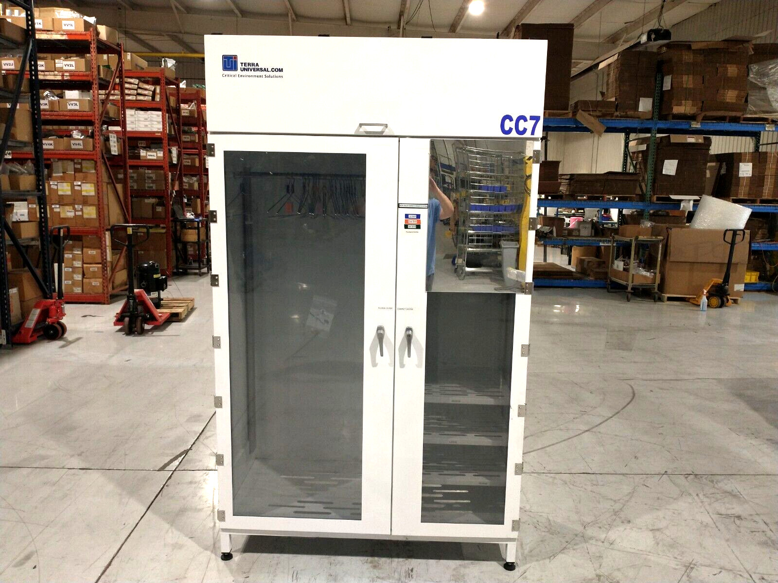 Terra Universal 4101-20D-HD Garment Cabinet w/ HEPA Filter/Blower, 52″W x 26.5″D