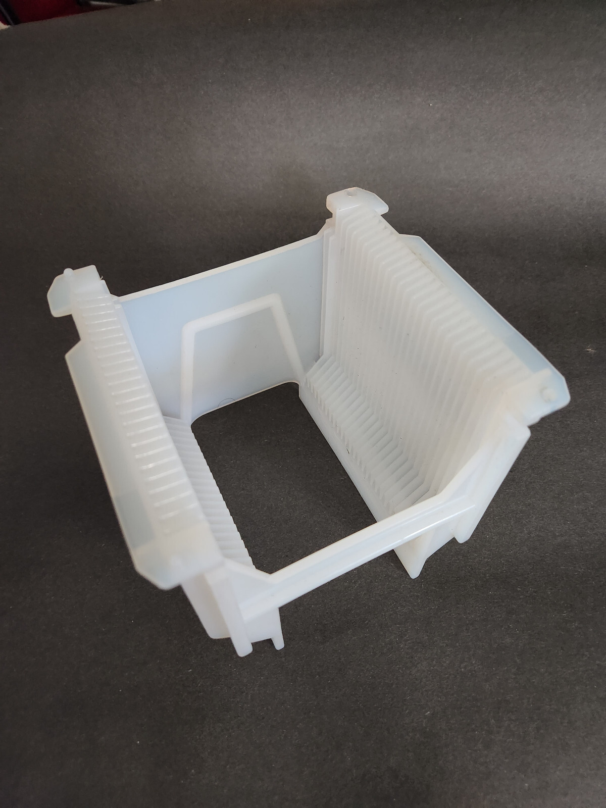 A182-50MB Fluoroware PFA Wafer Carrier for 125 mm (5 in) wafers, capacity 25.