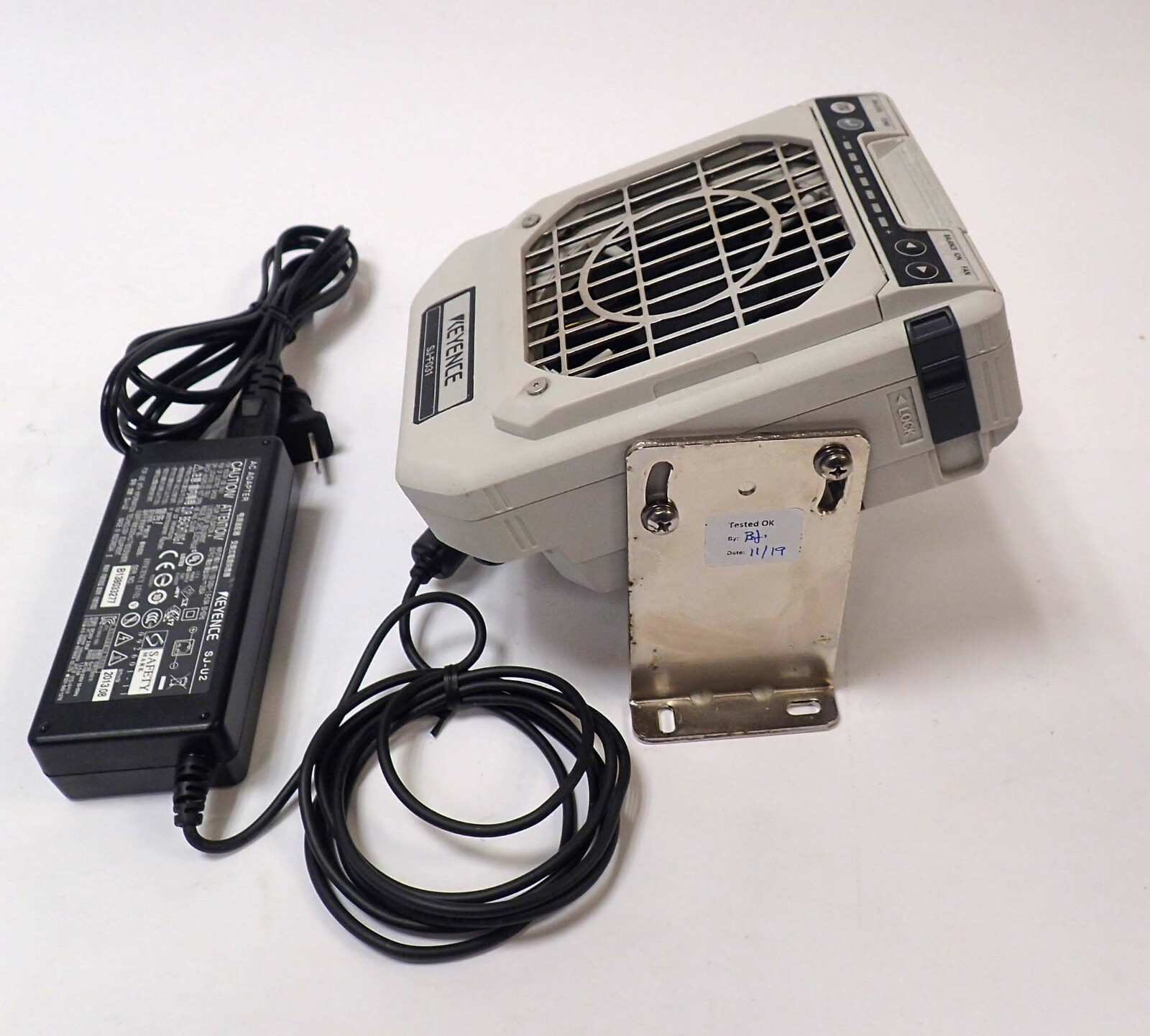 KEYENCE SJ-F031 HIGH-SPEED / LONG DISTANCE STATIC ELIMINATOR BLOWER 24VDC TESTED