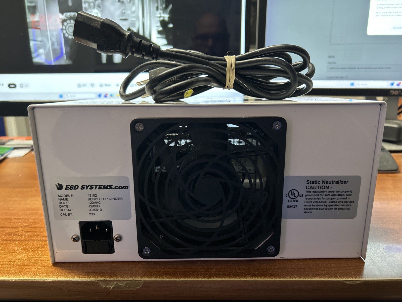 Bench Top Ionizer Eliminator By ESD Systems Model 43102