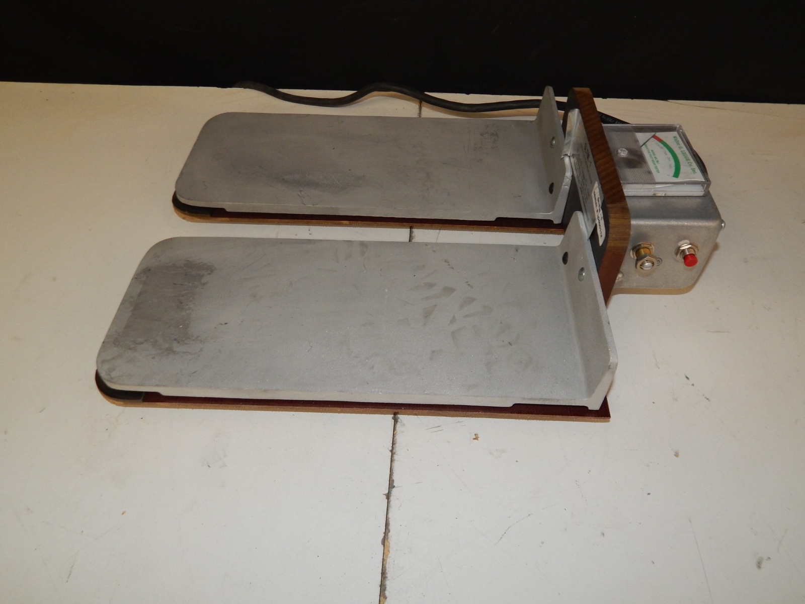 WALTER G LEGGE CO INC CONDUCTIVE FOOTWEAR TESTER SLTM-1 (FCP38)