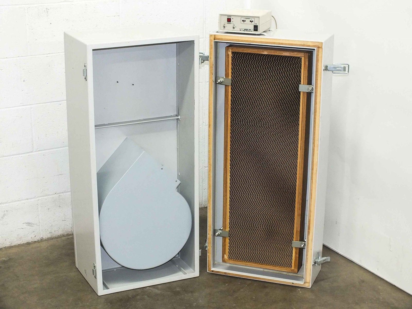 Hugle Electronics Laminar Flow Hood Blower 200VAC 3-Ph with Dual Ionizer Bar 430