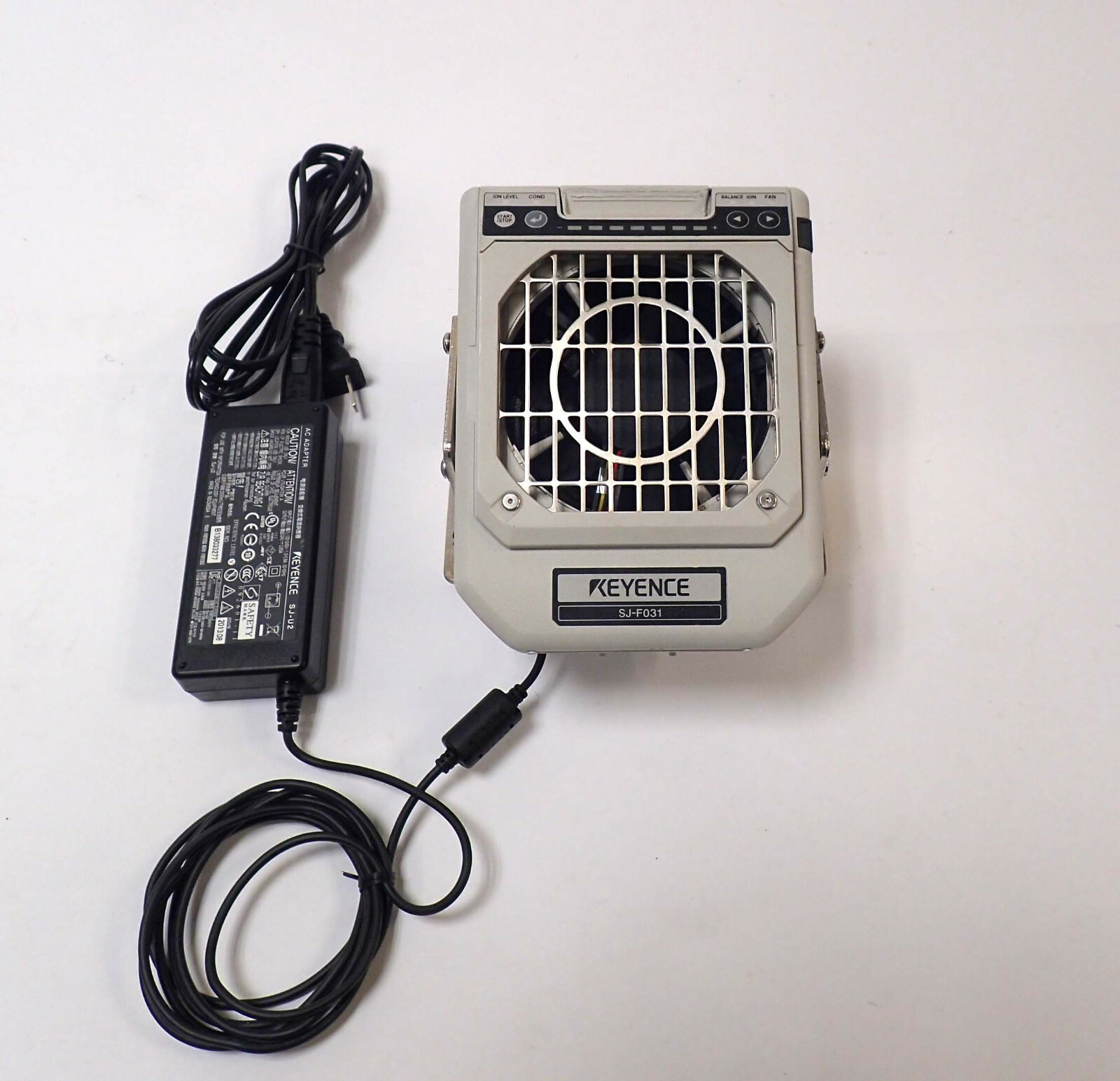 KEYENCE SJ-F031 HIGH-SPEED / LONG DISTANCE STATIC ELIMINATOR BLOWER 24VDC TESTED