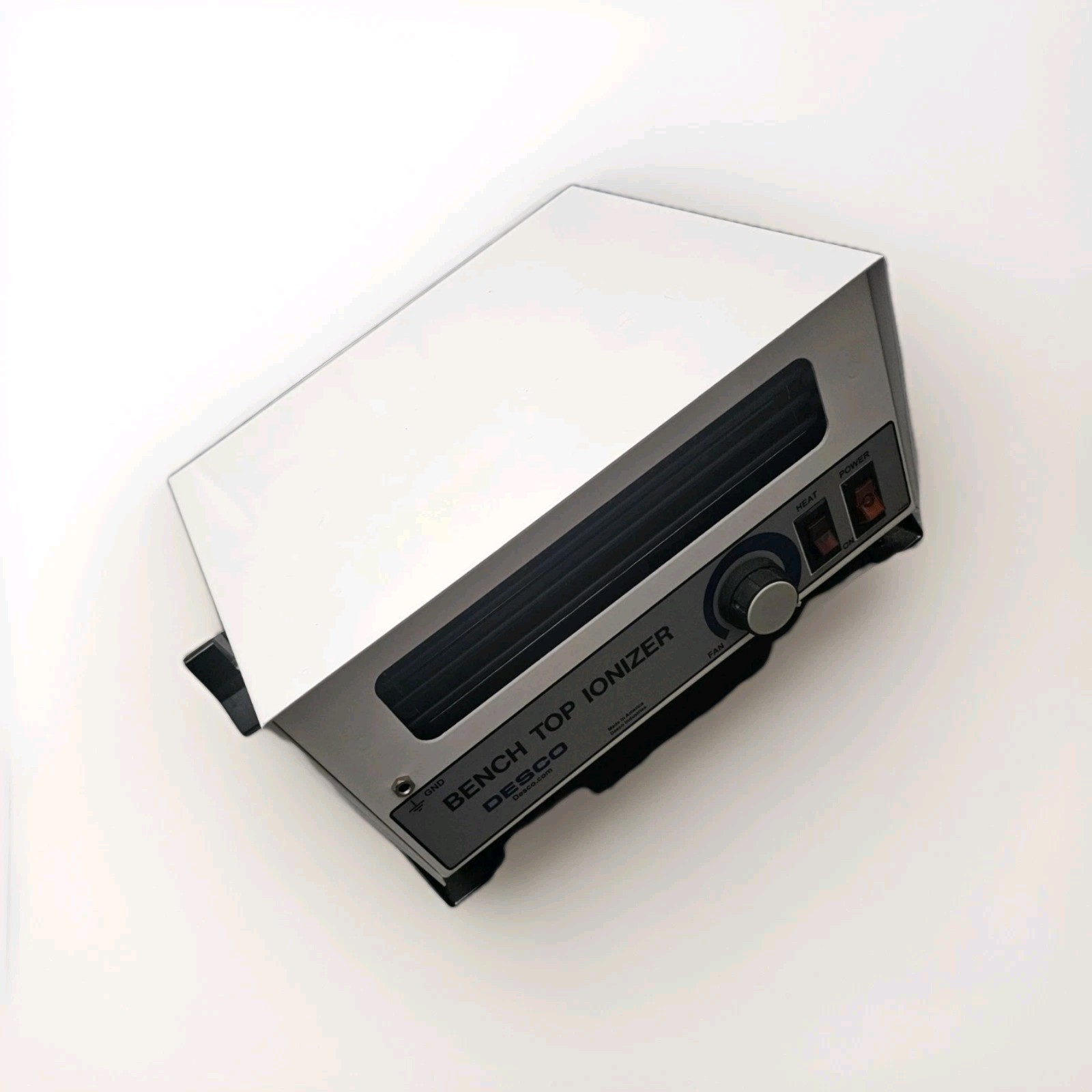 DESCO – 19500, Bench Top Self Balancing Ionizer – 120 VAC / 3A