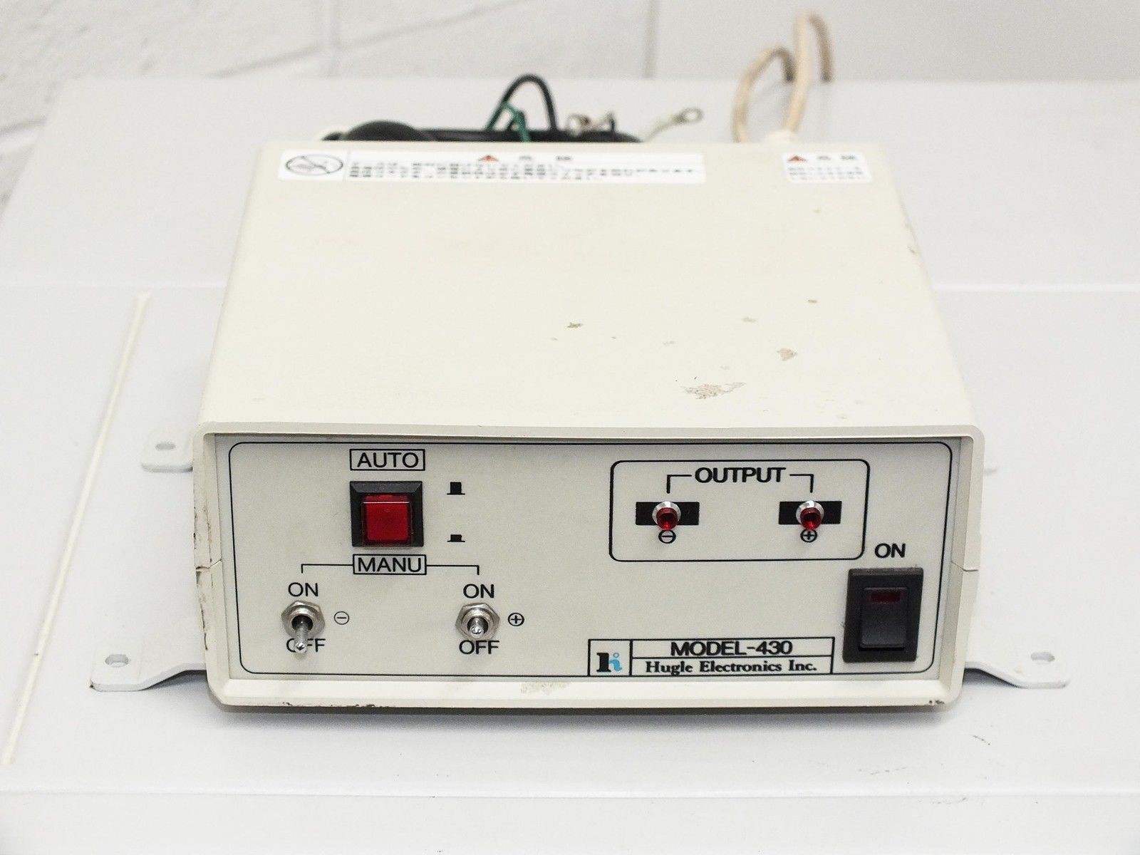 Hugle Electronics Laminar Flow Hood Blower 200VAC 3-Ph with Dual Ionizer Bar 430