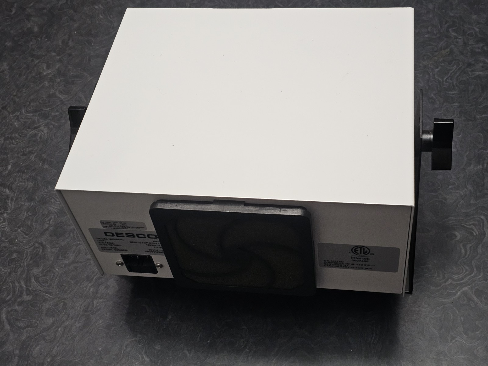 DESCO – 19500, Bench Top Self Balancing Ionizer – 120 VAC / 3A