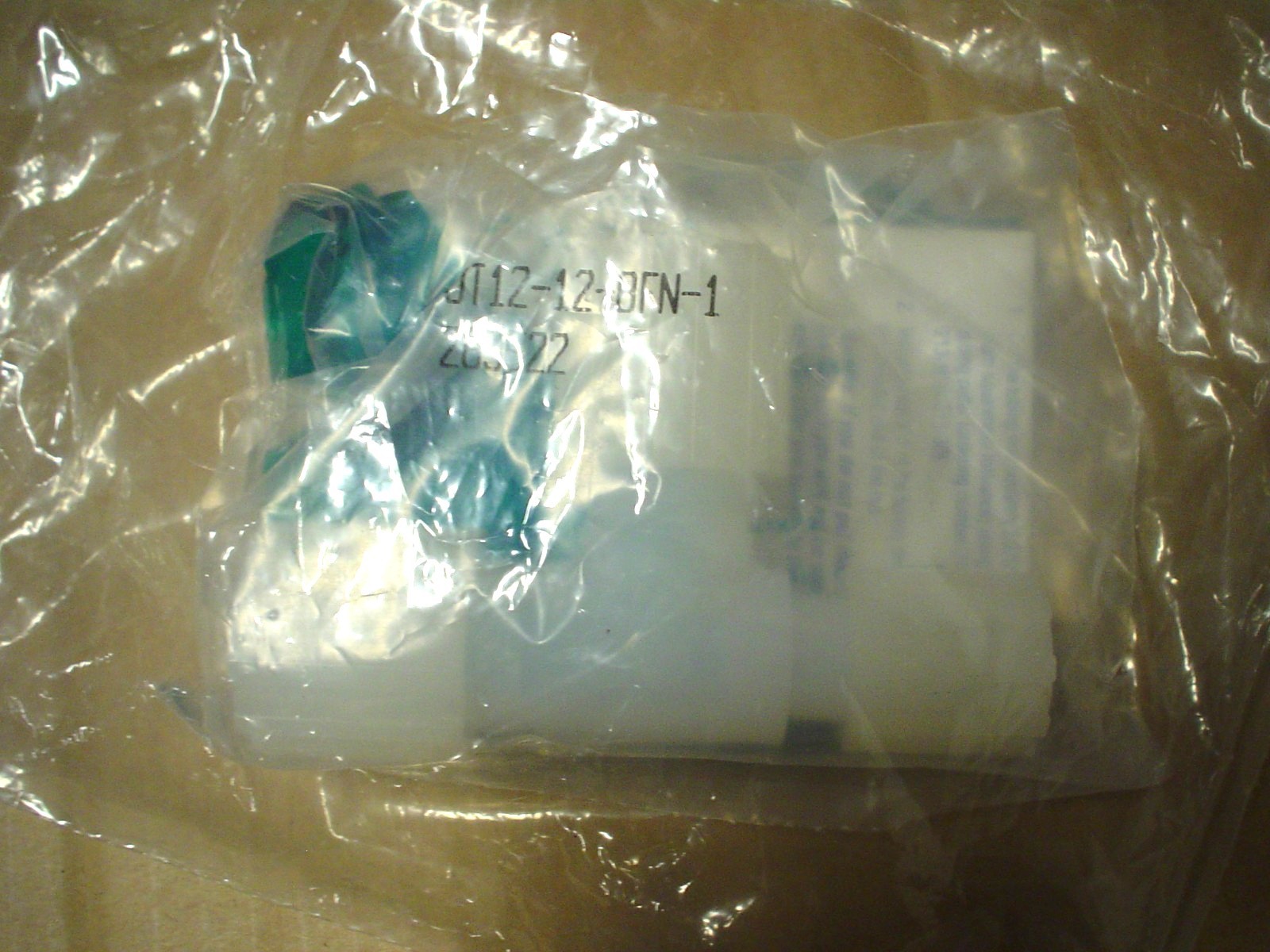 Lot of 2 Flaretek UT12-12-8FN-1 Tee Reducer Union 301602-110 -Factory Sealed Bag
