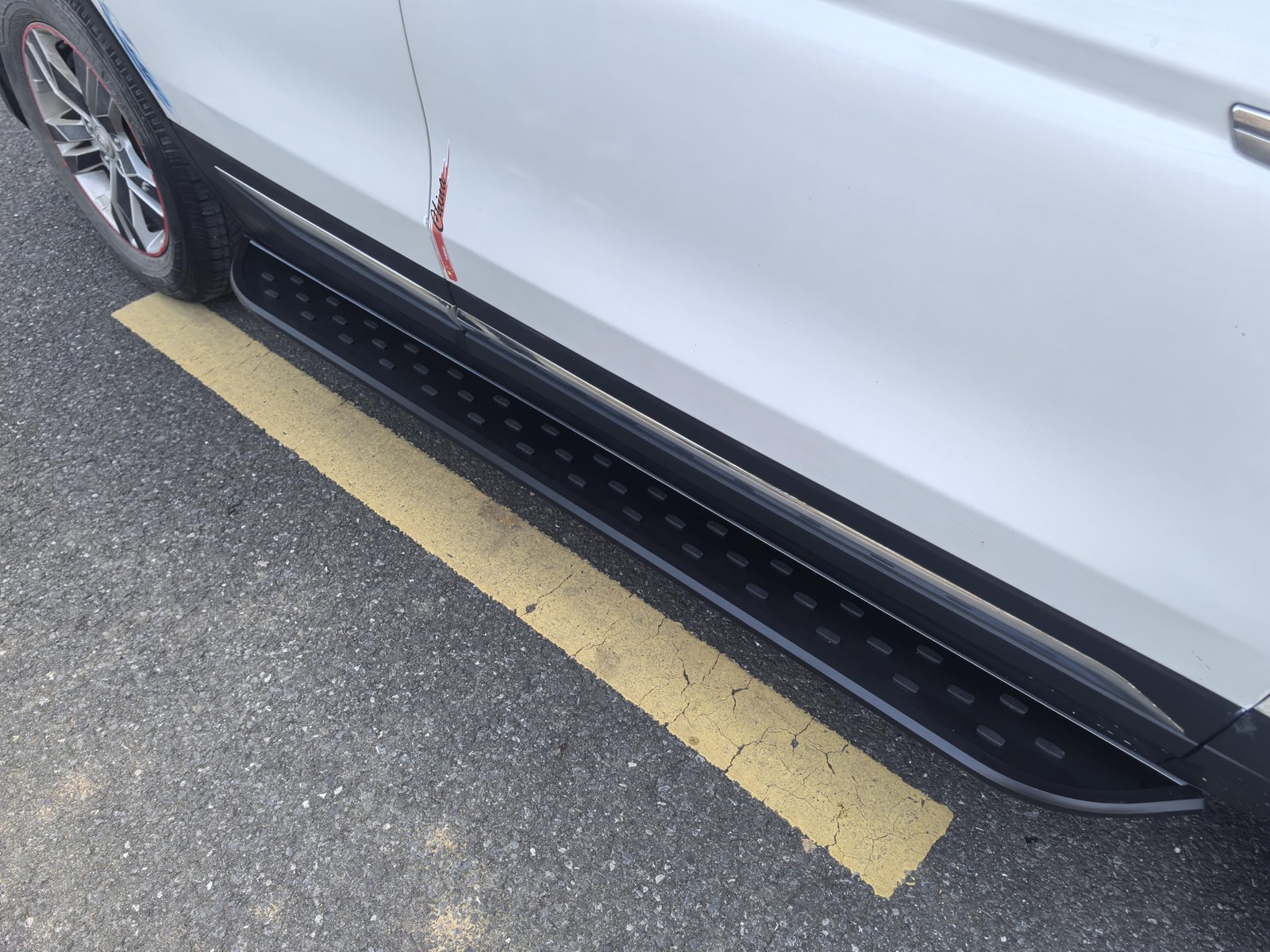 2Pcs Running Boards Step Bars for R1S 2021-2025 Fixed with Brackets