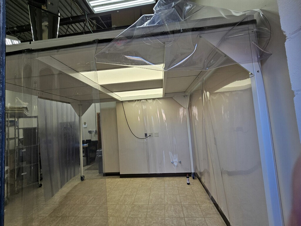 CLEAN AIR PRODUCTS VERTICAL FLOW SOFTWALL PORTABLE CLEANROOM CAP577F-WR-8X10X7’6