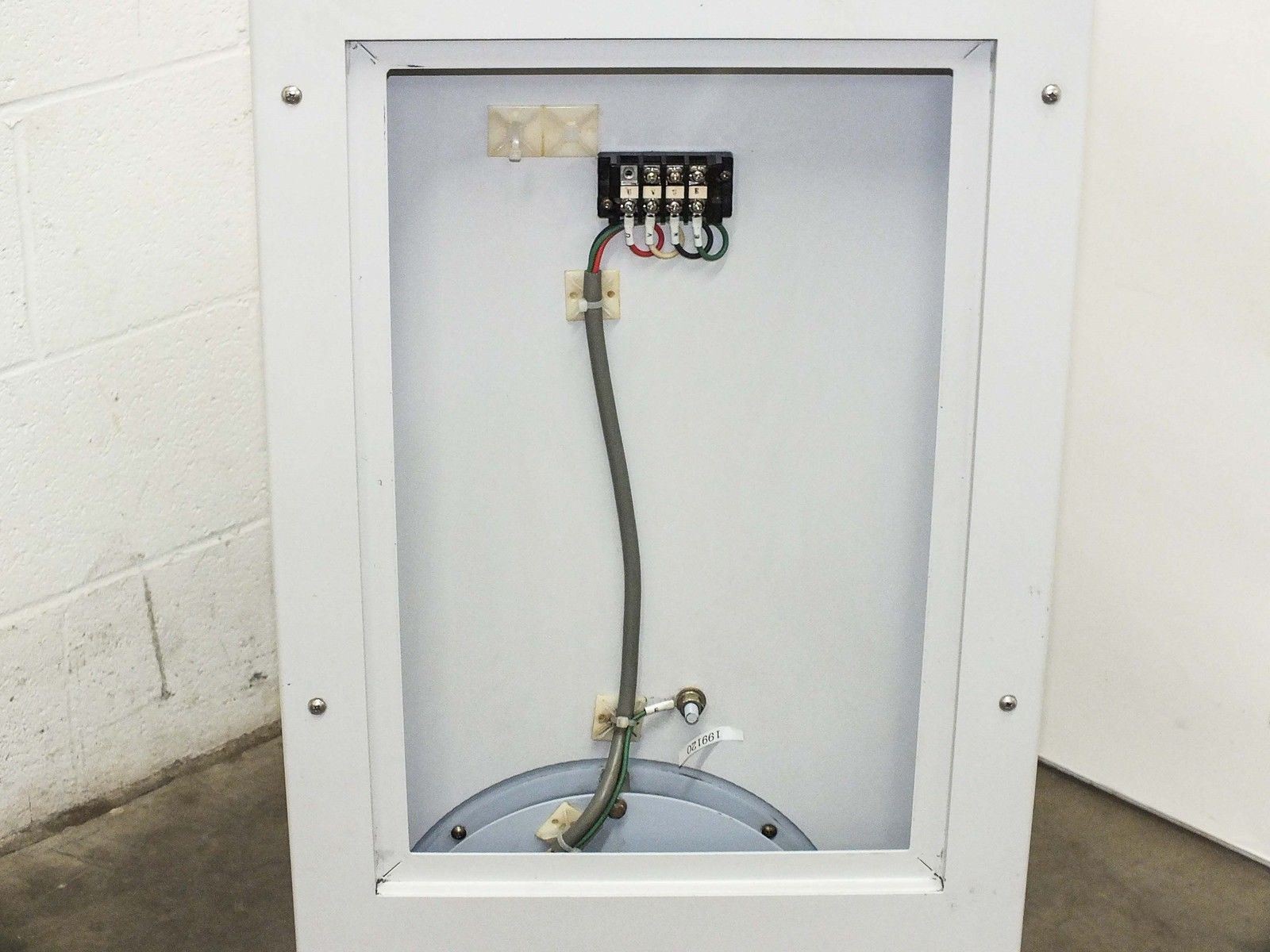 Hugle Electronics Laminar Flow Hood Blower 200VAC 3-Ph with Dual Ionizer Bar 430