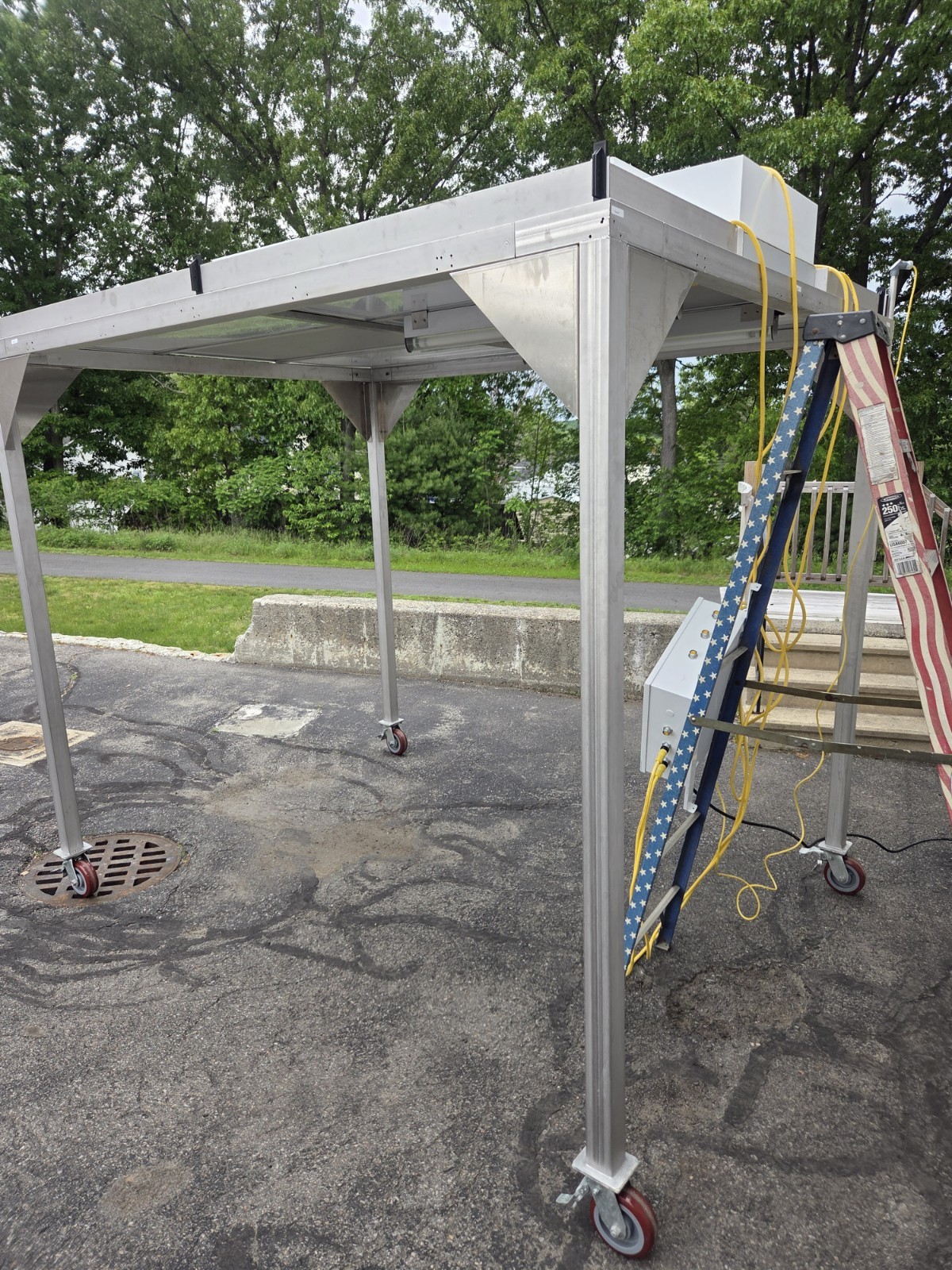 Terra Universal Aluminum/Stainless Mobile Cleanroom 6x8x7, 2 HEPAs, Used See Ad