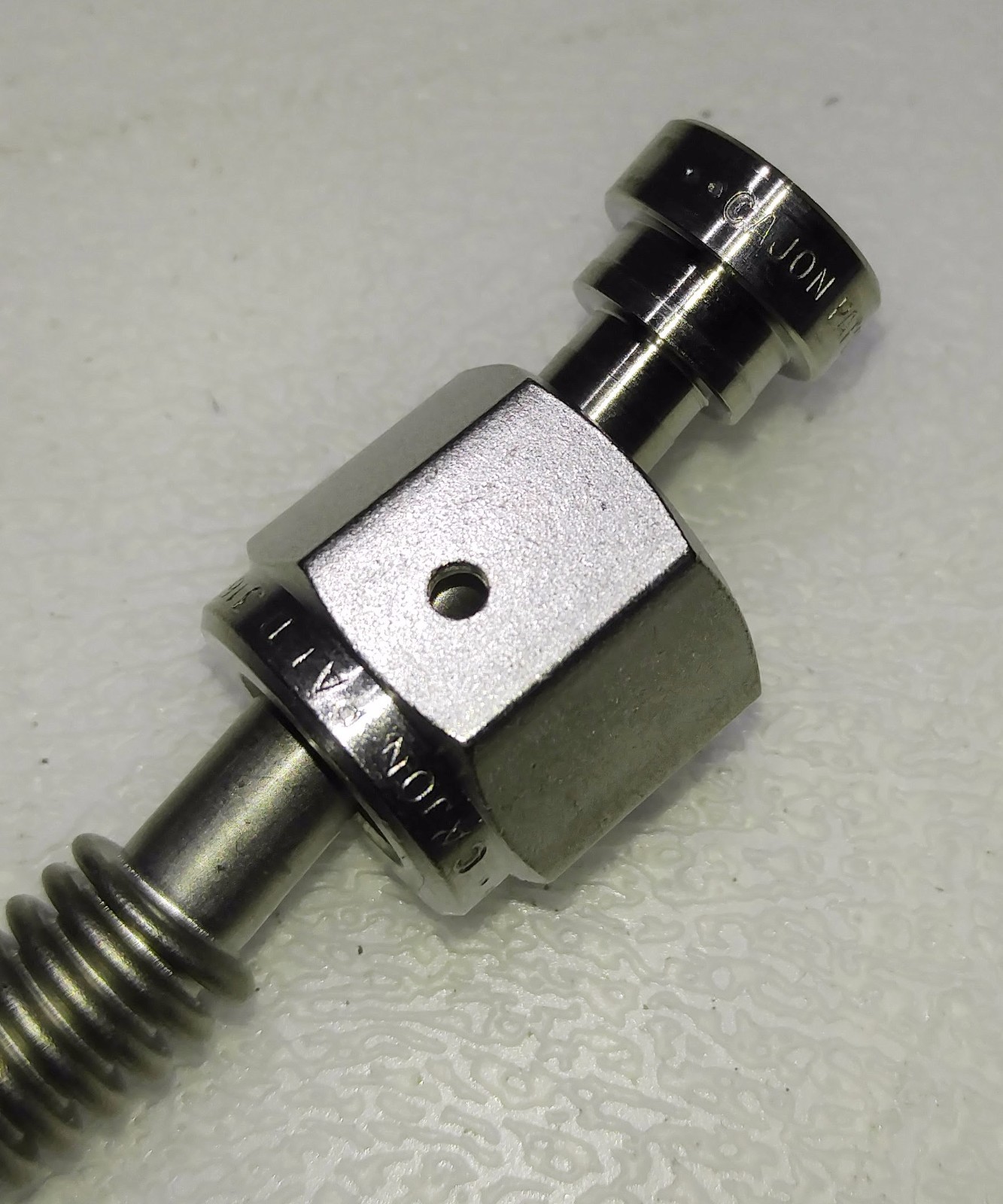Syncro Vac Ultra High Purity 24″ Stainless Steel Gas Line 316L w/ 0.5″ Connector