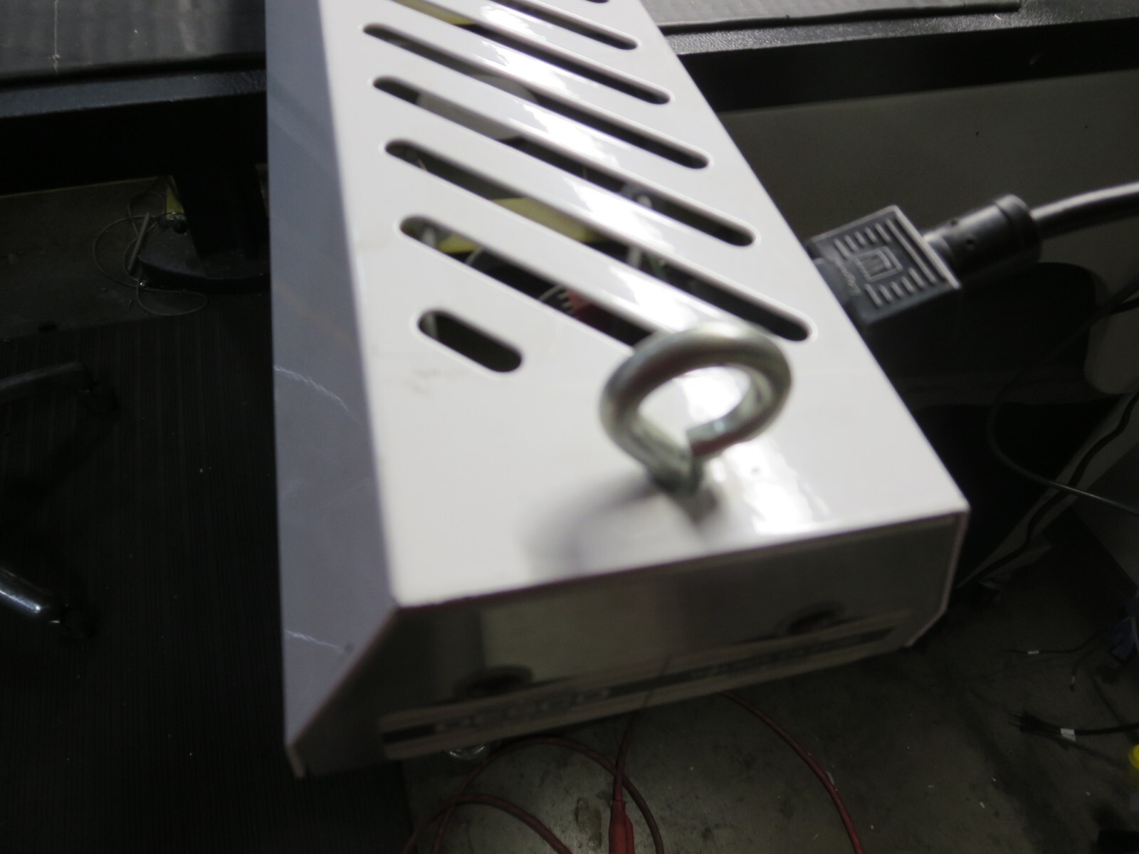 Desco, A60425 (“ChargeBuster Plus”),Overhead Ionizer,3 Fans,40 Inch, Powers On
