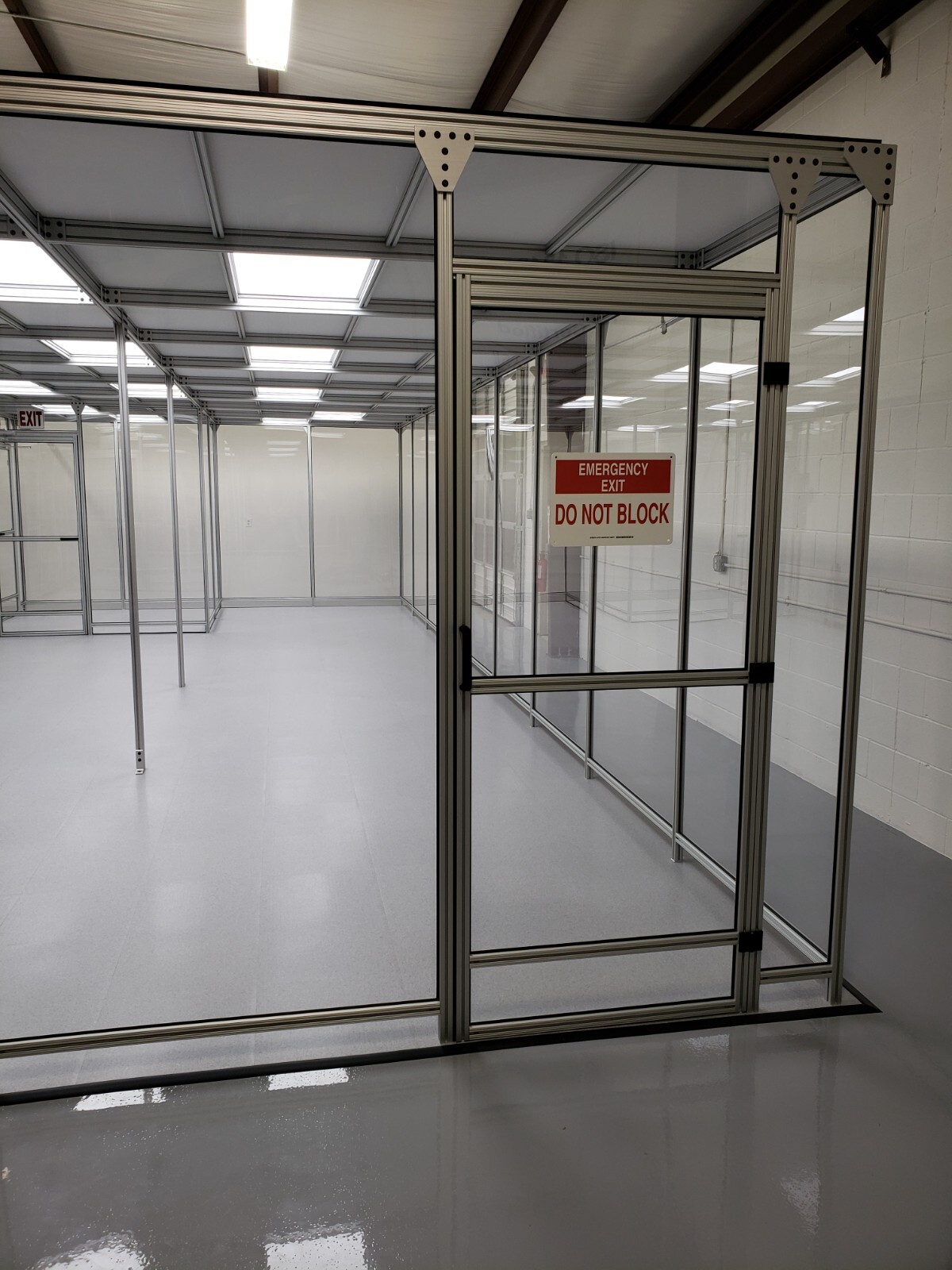 12′ x 20′ Modular Clean Room; Class 100,000, ISO8; HEPA Cleanroom Hard Wall