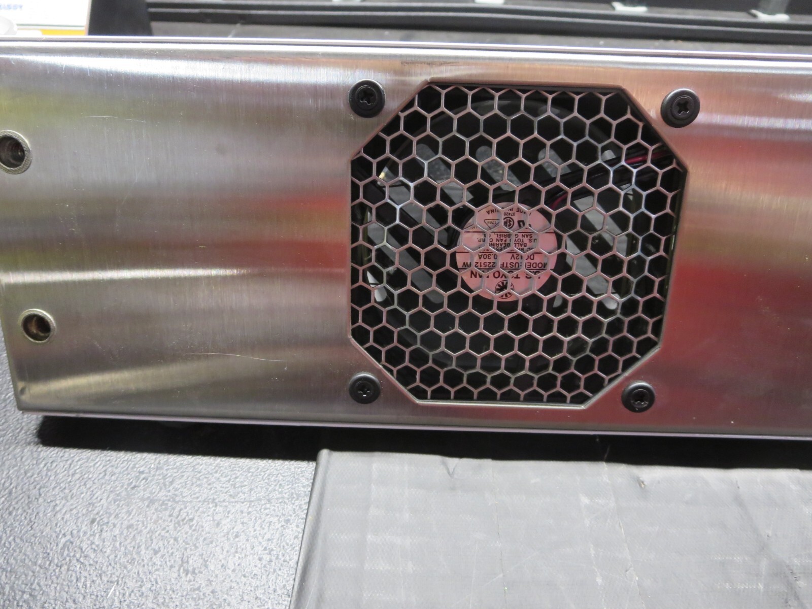 Desco, A60425 (“ChargeBuster Plus”),Overhead Ionizer,3 Fans,40 Inch, Powers On