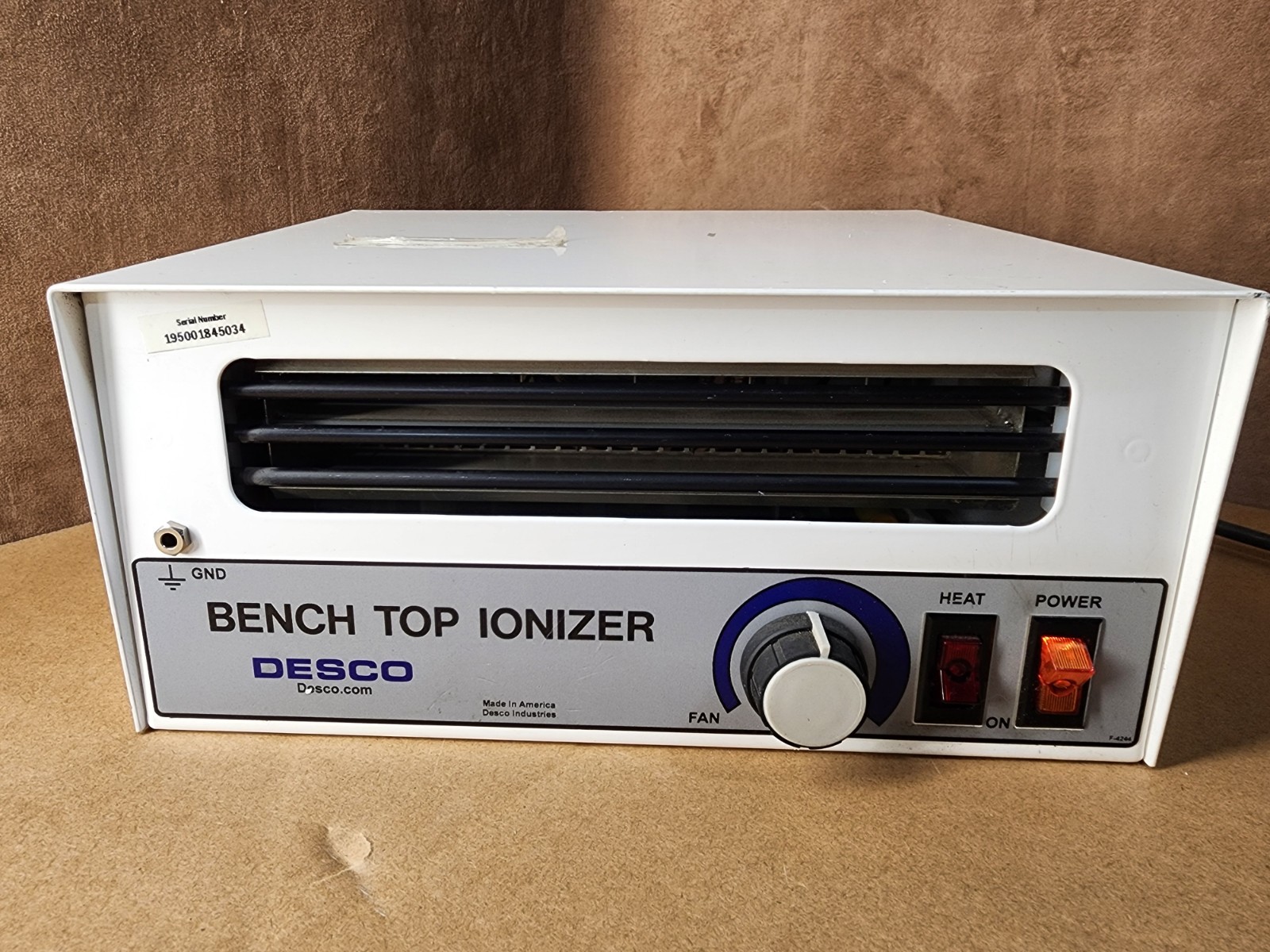 Desco 19500 Bench Top Ionizer 120 VAC