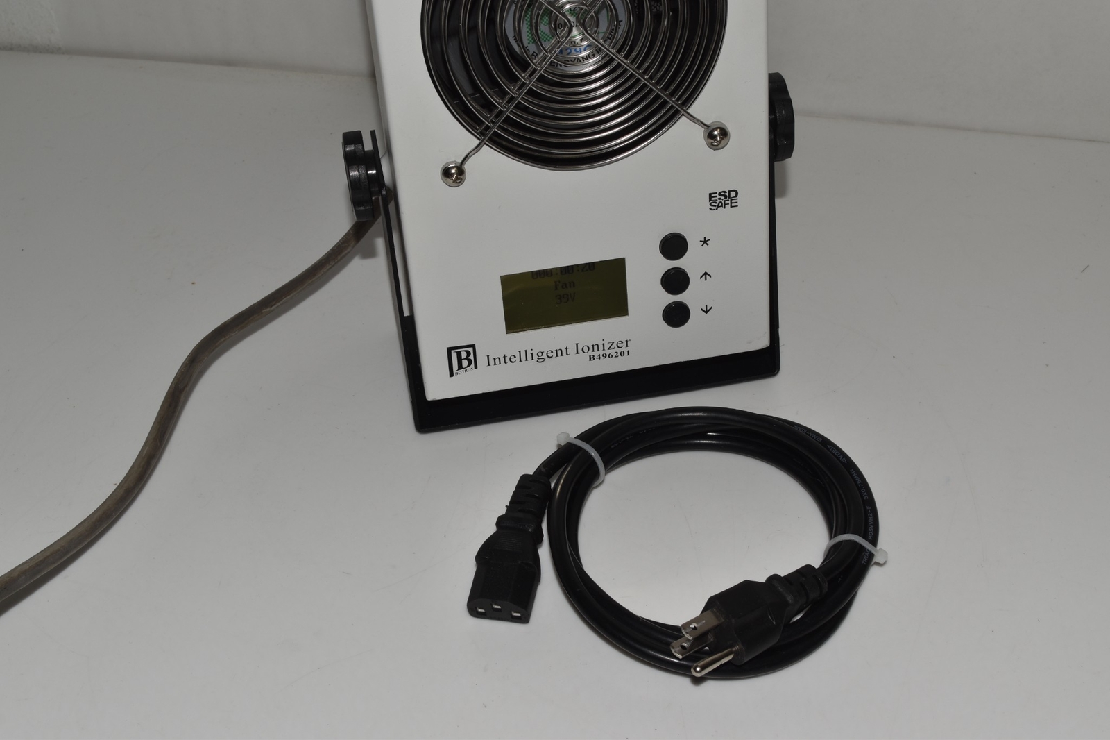 Botron B496201 – Single Fan Benchtop Intelligent Ionizer (AWJ89)