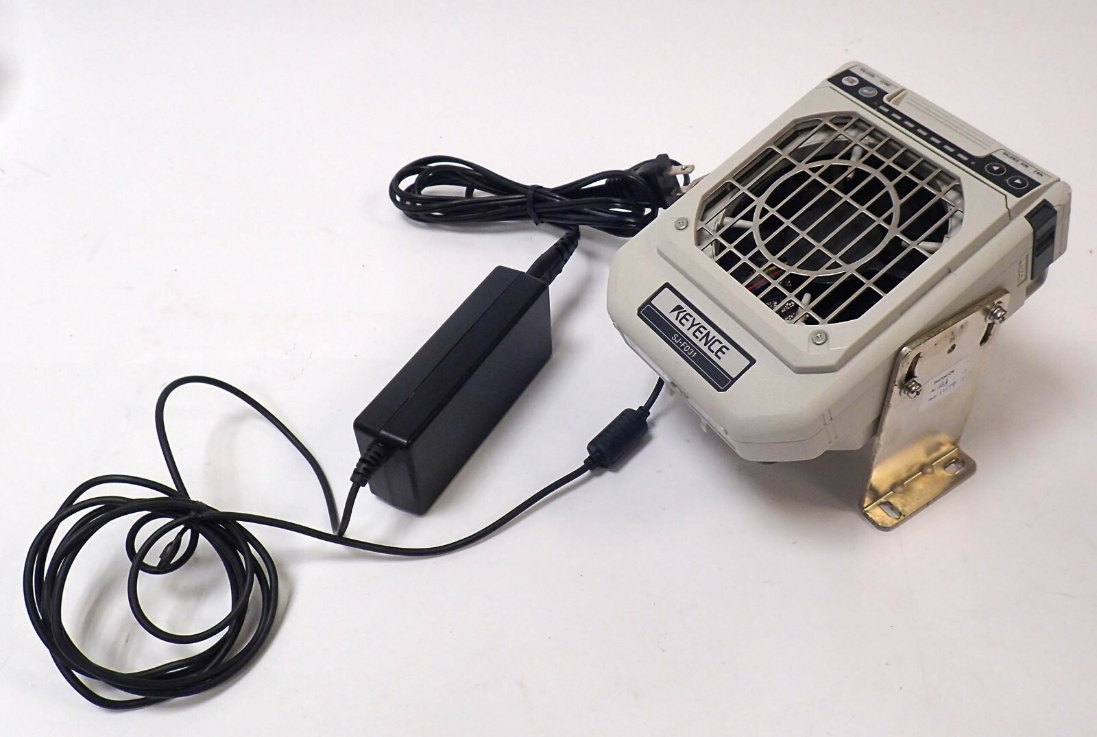 KEYENCE SJ-F031 HIGH-SPEED / LONG DISTANCE STATIC ELIMINATOR BLOWER 24VDC TESTED