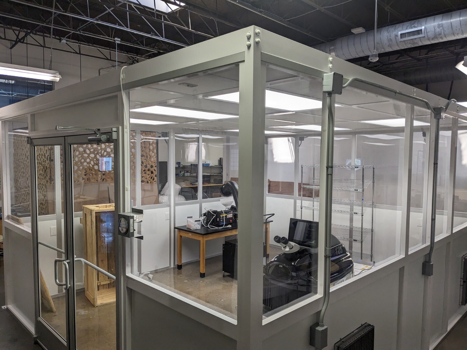 17′ x 13.5′ Singlewall Clean Room; ISO Class 8 (100,000); brand new