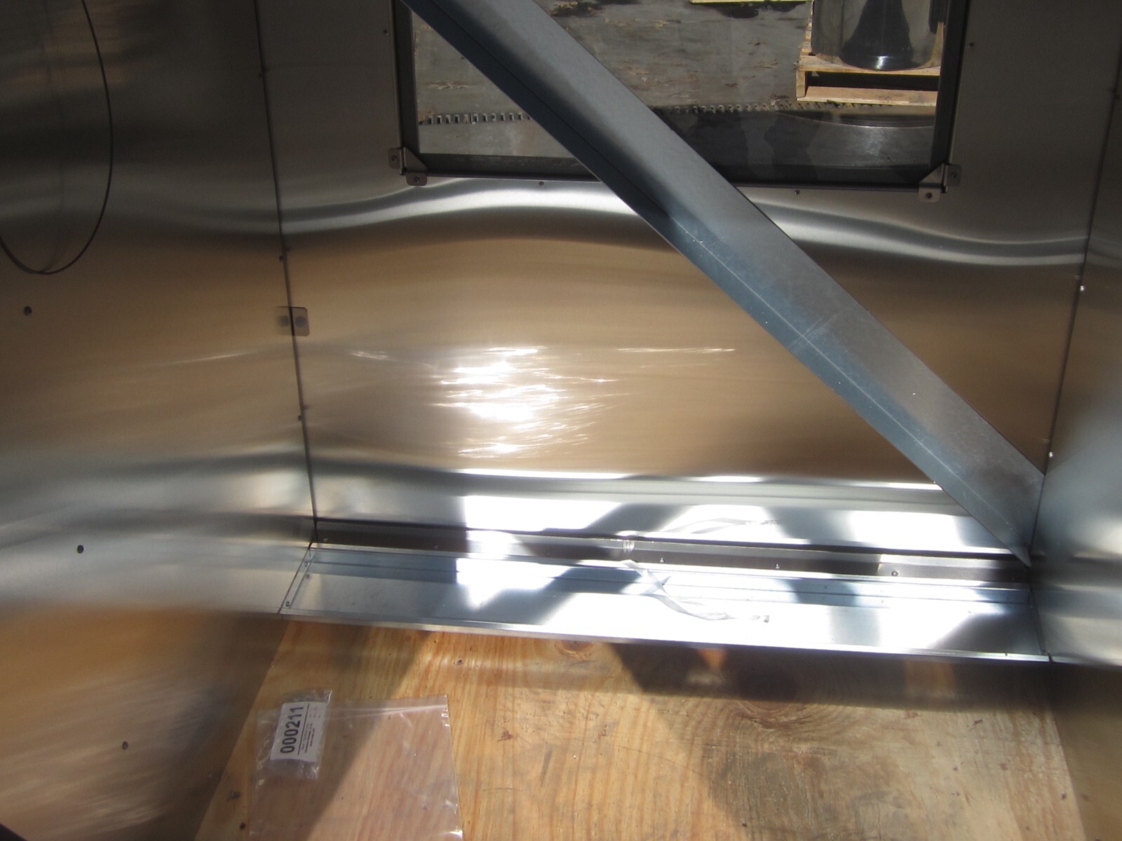 CLEAN AIR PRODUCTS CAP 18 FLOOR MOUNTED PASS THRU STAINLESS STEEL 42 X 60 X 54D