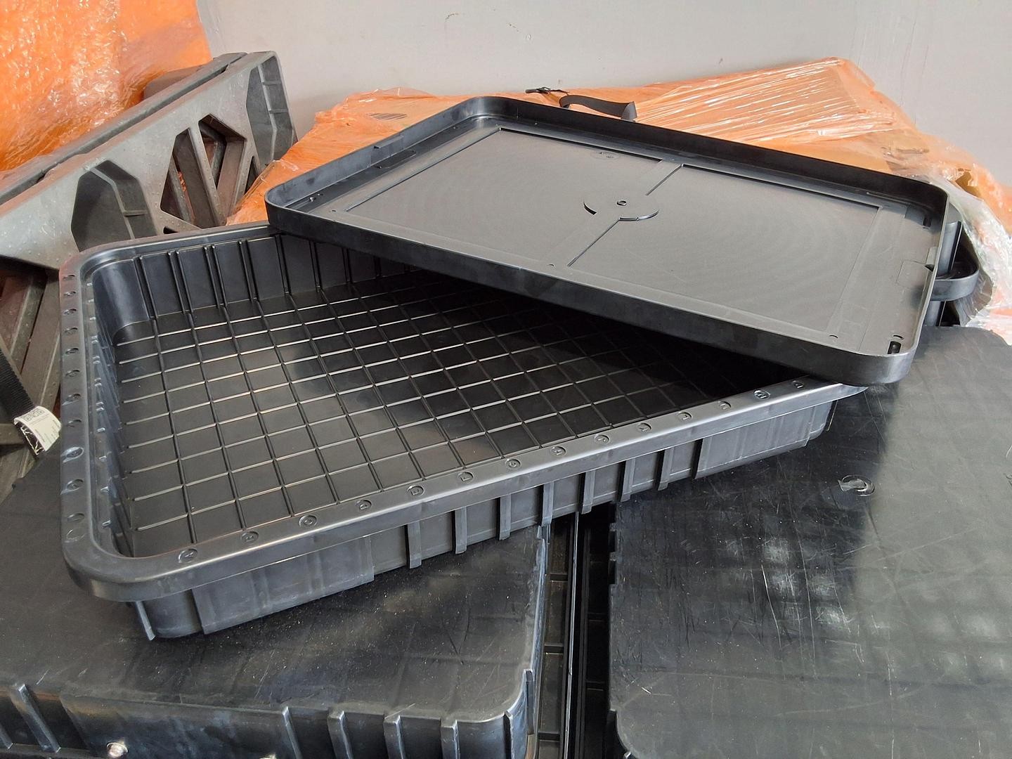 PCB Metro TB93030 Polypropylene Tote with Lids (22.5″ x 17.5″ x 3″)