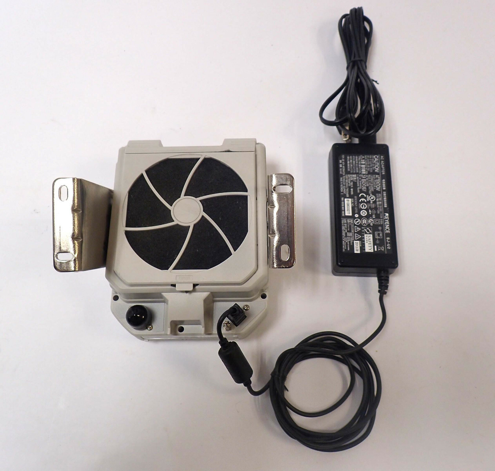 KEYENCE SJ-F031 HIGH-SPEED / LONG DISTANCE STATIC ELIMINATOR BLOWER 24VDC TESTED