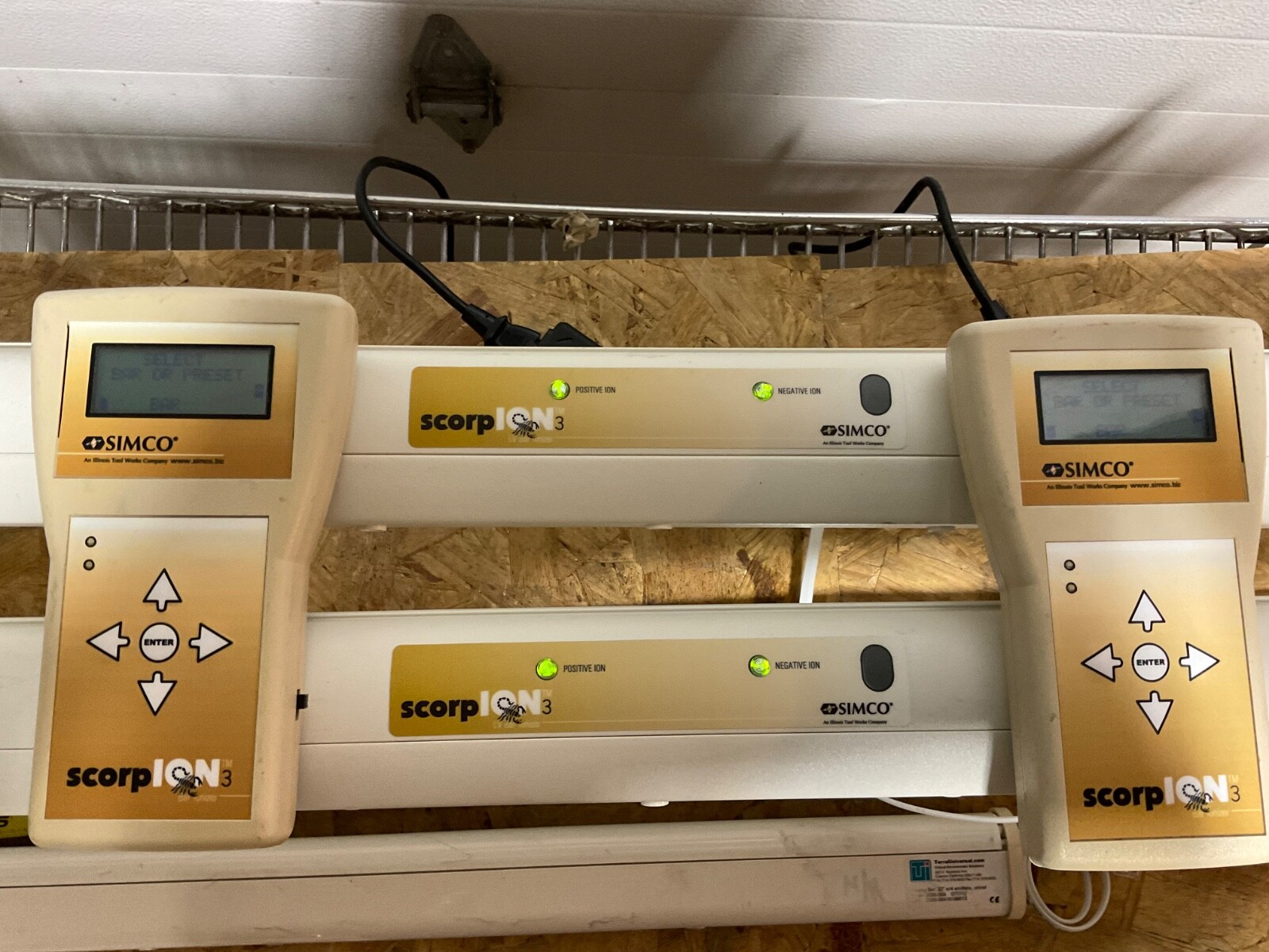 SIMCO LOT of scorpion3 MMI Man Machine Interface IONIZER Bar 44” power supply