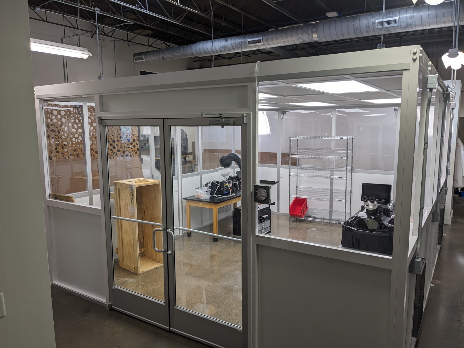 17′ x 13.5′ Singlewall Clean Room; ISO Class 8 (100,000); brand new